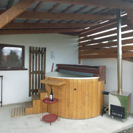 Sziget Gyoengye Vendeghaz Maison d'hôtes *