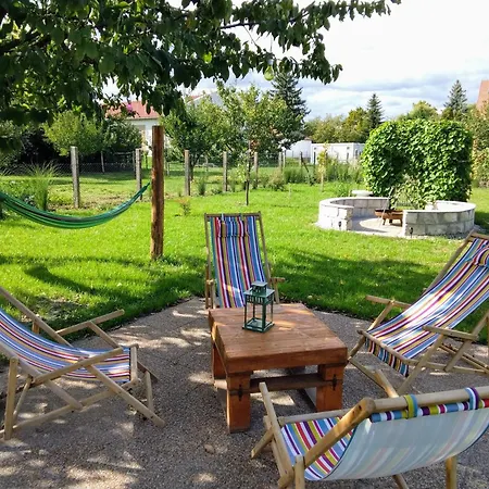 Sziget Gyoengye Vendeghaz * Tahitotfalu