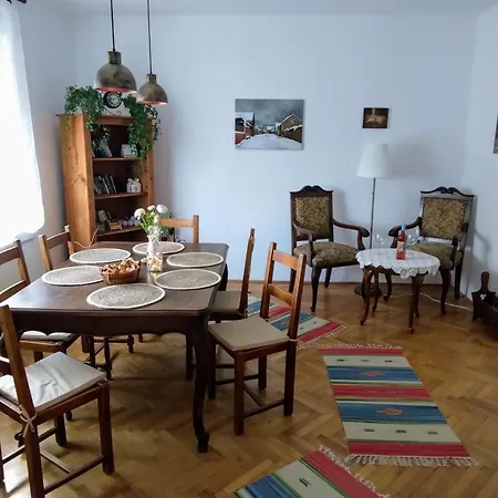 Sziget Gyoengye Vendeghaz Tahitófalu