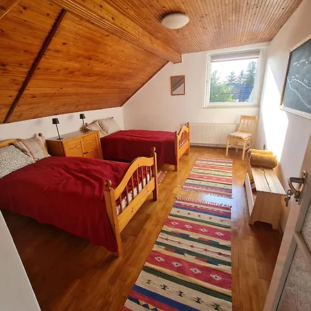 Sziget Gyoengye Vendeghaz * Tahitotfalu