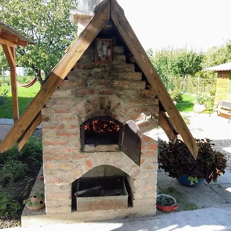 Sziget Gyoengye Vendeghaz Maison d'hôtes *