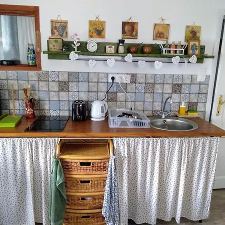 Sziget Gyoengye Vendeghaz Gæstehus