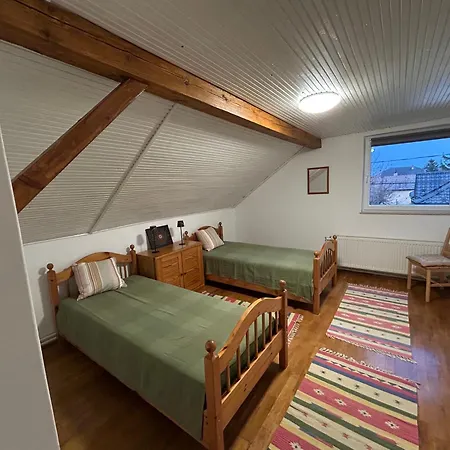 Sziget Gyoengye Vendeghaz Tahitófalu